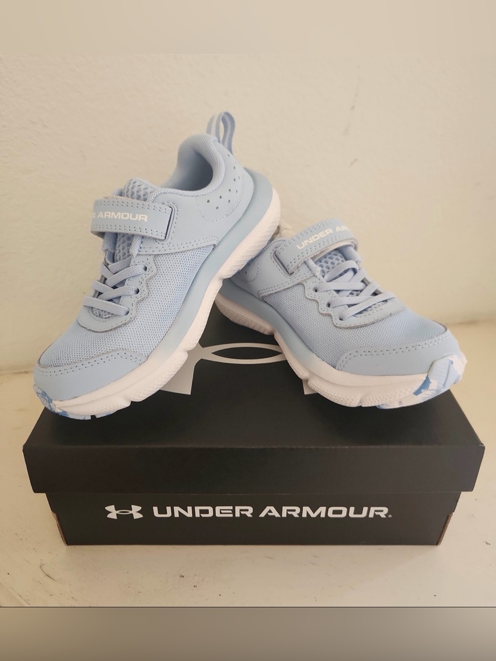 NIB Under Armour Kids Light Blue Velcro Athletic Sneakers